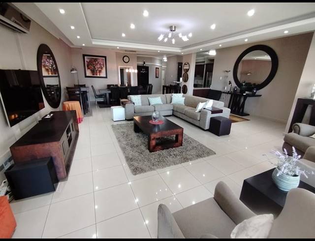 3 BEDROOM APARTMENT FOR SALE IN NEW TOWN CENTRE